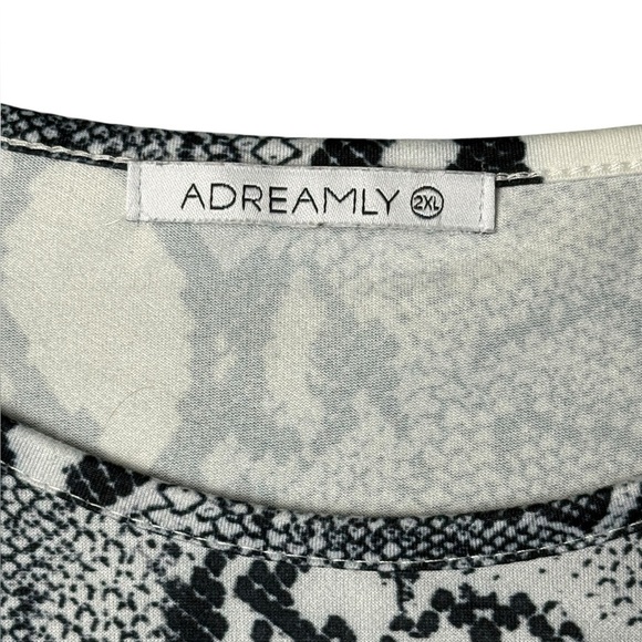 Adreamly Plus Size Snake Print Cold Shoulder Knit Top. Black White Size 2X #1501 - Picture 6 of 6